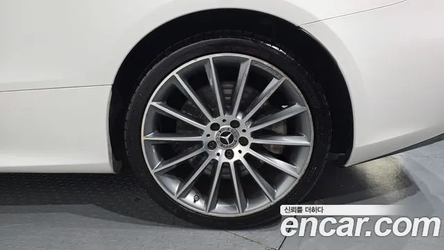 Mercedes-Benz E-Class 2021 thumb 6