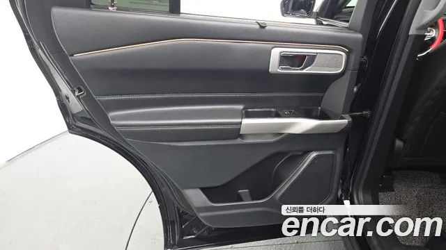 Ford Explorer 2022 thumb 2