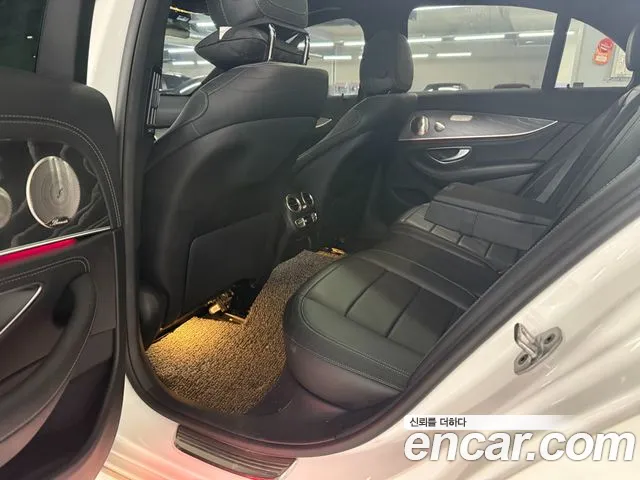 Mercedes-Benz E-Class 2021 thumb 8