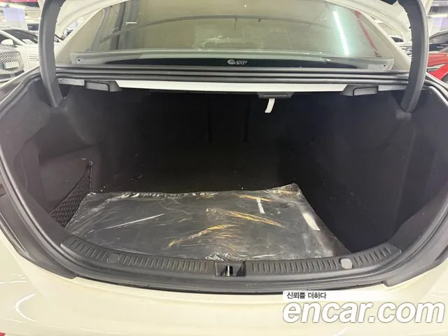 Mercedes-Benz E-Class 2021 thumb 11