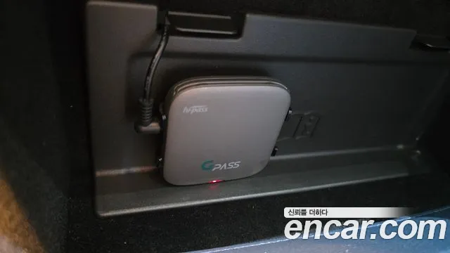 Land Rover Discovery Sport 2017 thumb 6