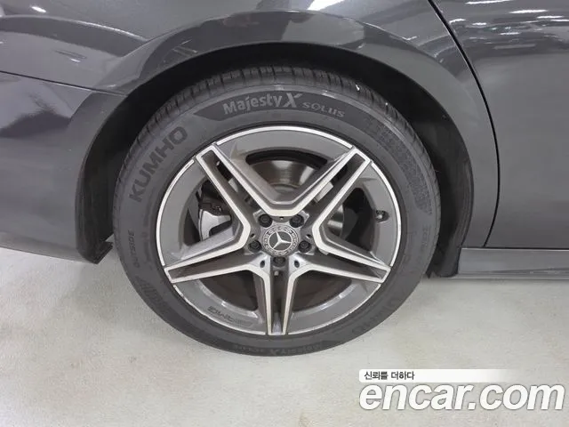 Mercedes-Benz E-Class 2022 thumb 7