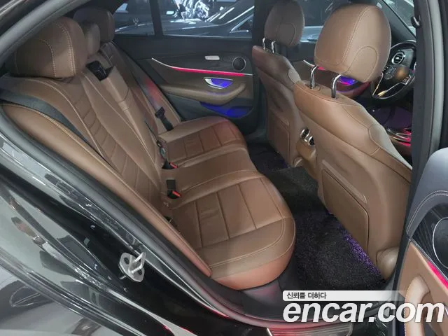 Mercedes-Benz E-Class 2022 thumb 8