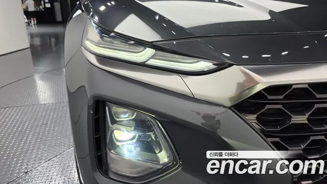 Hyundai Santa Fe 2018 thumb 9