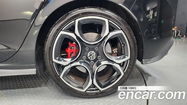 Volkswagen Golf 2025 thumb 8