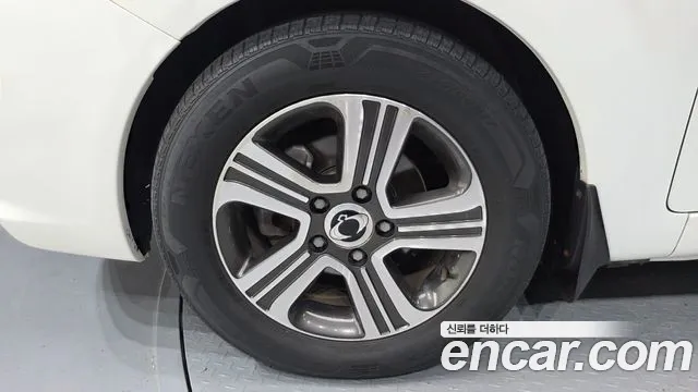 KGM Korando 2014 thumb 9