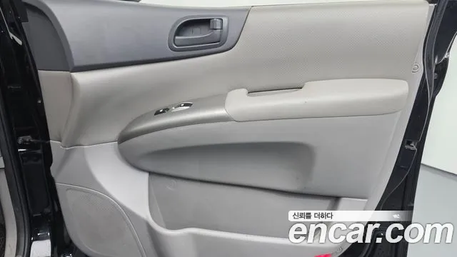Kia Canival 2014 thumb 10