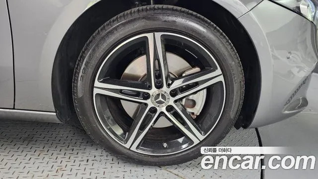 Mercedes-Benz A-Class 2020 thumb 8