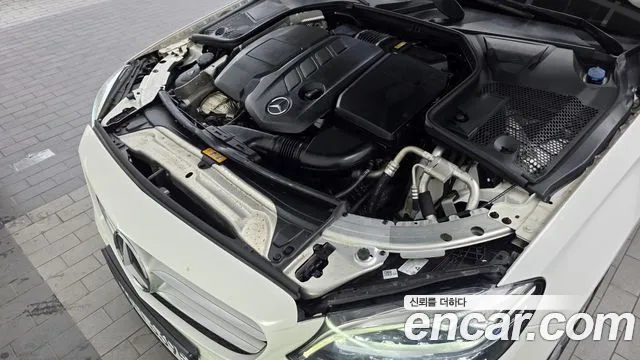 Mercedes-Benz C-Class 2018 thumb 5