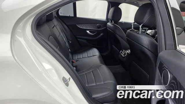 Mercedes-Benz C-Class 2018 thumb 10