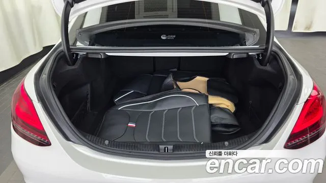 Mercedes-Benz C-Class 2018 thumb 12
