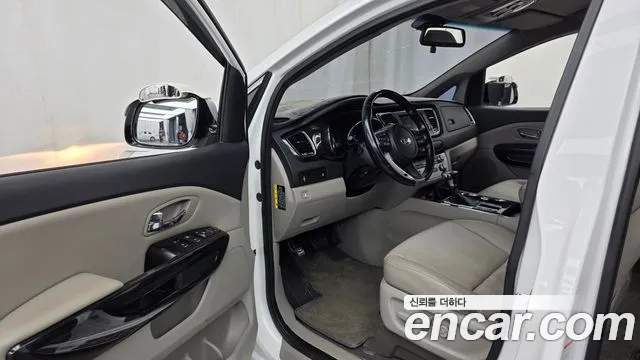 Kia Carnival 2019 thumb 11