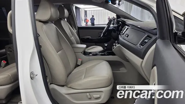 Kia Carnival 2019 thumb 7