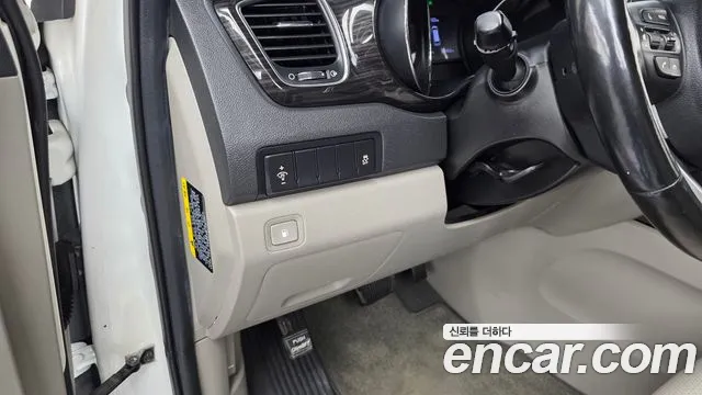Kia Carnival 2019 thumb 9
