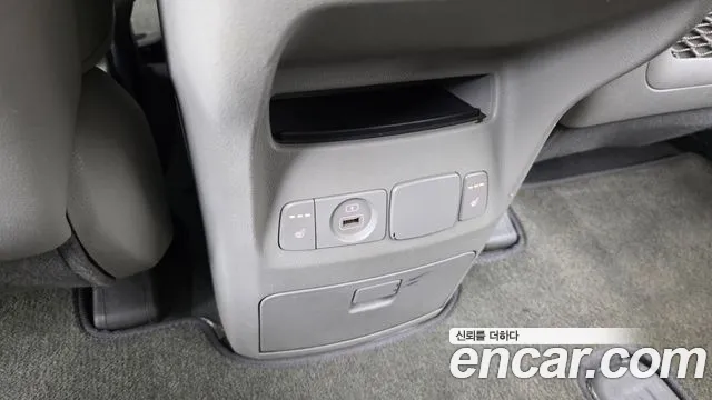 Kia Carnival 2019 thumb 6