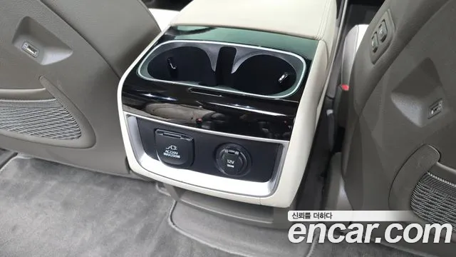Kia Carnival 2023 thumb 4