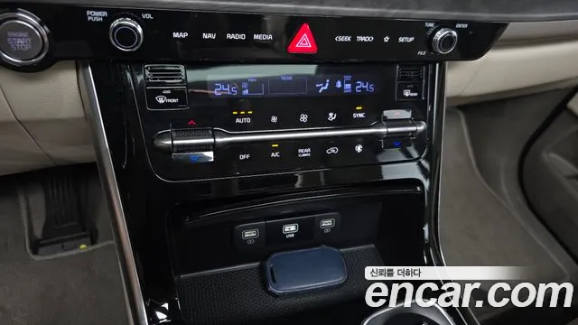 Kia Carnival 2023 thumb 2