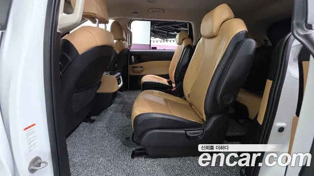 Kia Carnival 2021 thumb 2
