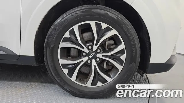 Kia Carnival 2021 thumb 3