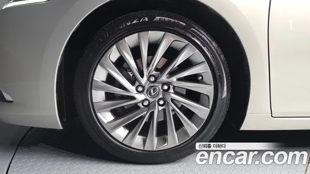 Lexus ES 300h 2018 thumb 6