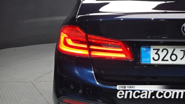 BMW 5 серии 2019 thumb 11
