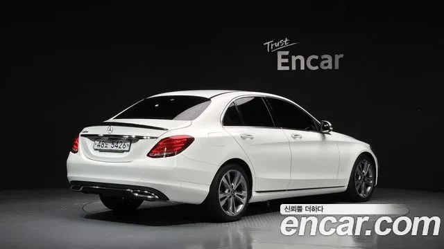 Mercedes-Benz C-Class 2018 thumb 5