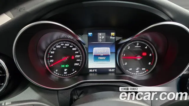 Mercedes-Benz C-Class 2018 thumb 9