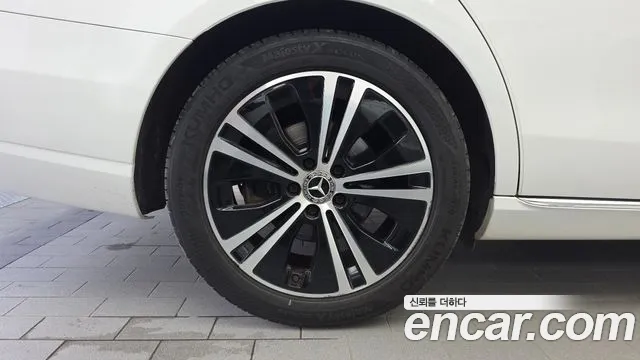 Mercedes-Benz E-Class 2020 thumb 7