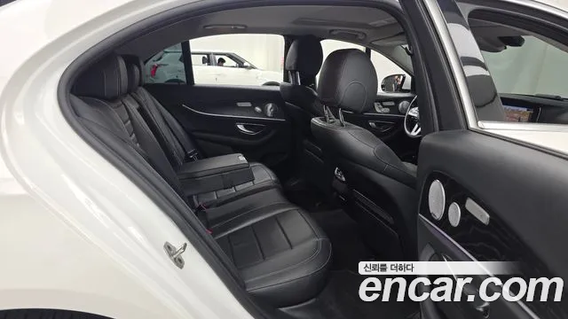Mercedes-Benz E-Class 2020 thumb 3