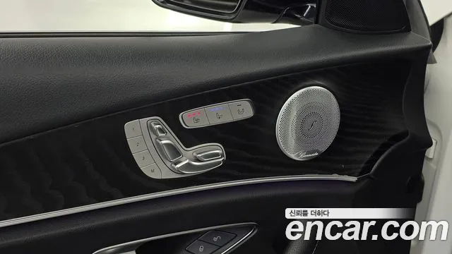 Mercedes-Benz E-Class 2020 thumb 4