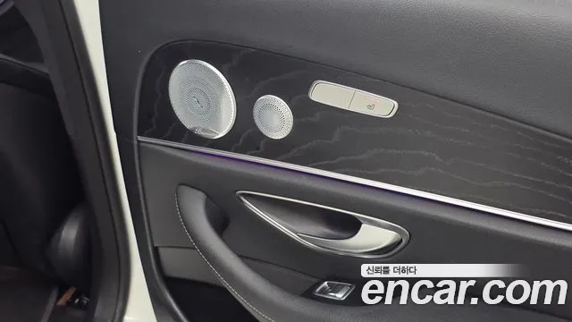 Mercedes-Benz E-Class 2020 thumb 12