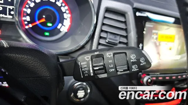 KGM Tivoli Air 2016 thumb 11