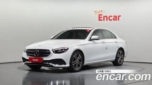 Mercedes-Benz E-Class 2023 thumb 4