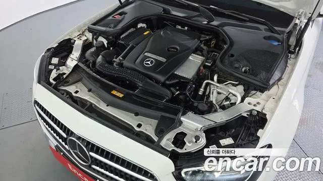 Mercedes-Benz E-Class 2023 thumb 12