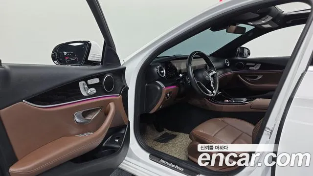 Mercedes-Benz E-Class 2023 thumb 8