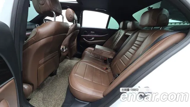 Mercedes-Benz E-Class 2023 thumb 5