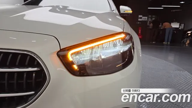 Mercedes-Benz E-Class 2023 thumb 9