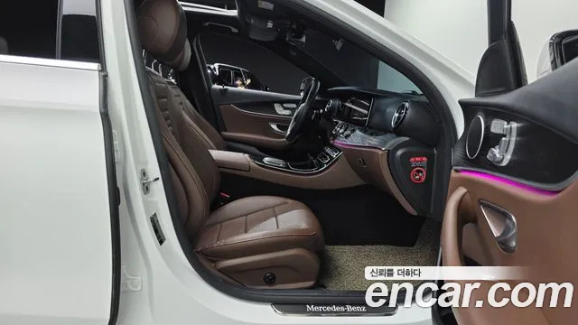 Mercedes-Benz E-Class 2023 thumb 11