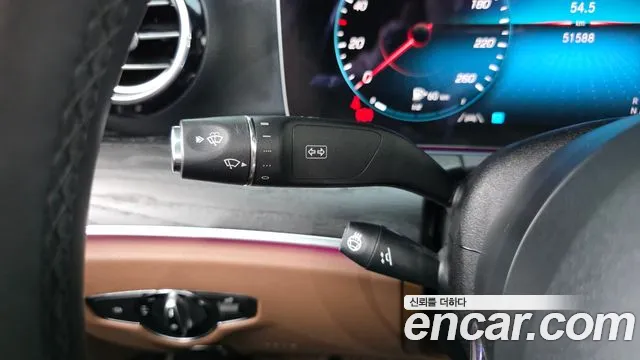 Mercedes-Benz E-Class 2023 thumb 10