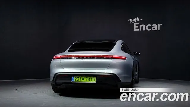 Porsche Taycan 2023 thumb 2