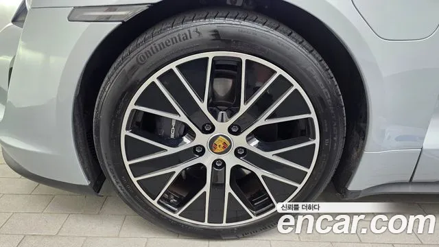 Porsche Taycan 2023 thumb 8