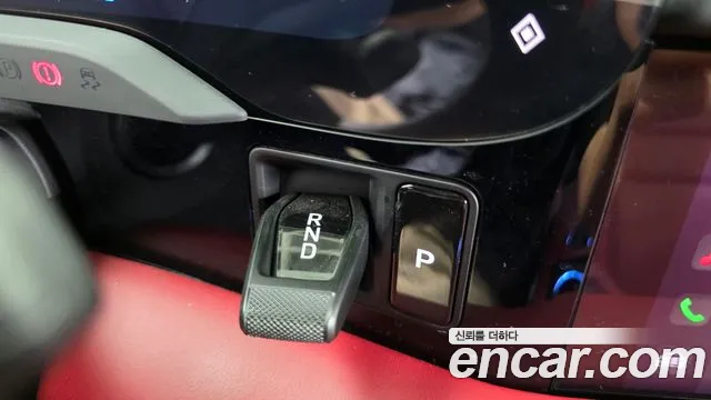Porsche Taycan 2023 thumb 12