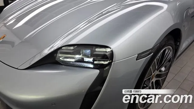 Porsche Taycan 2023 thumb 7