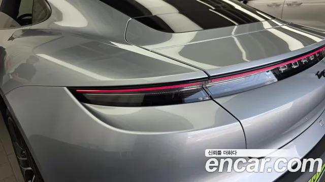 Porsche Taycan 2023 thumb 4