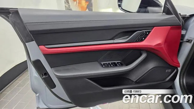 Porsche Taycan 2023 thumb 6