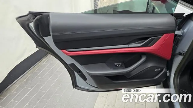 Porsche Taycan 2023 thumb 9