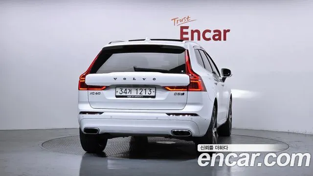 Volvo XC60 2018 thumb 11