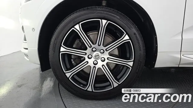 Volvo XC60 2018 thumb 3
