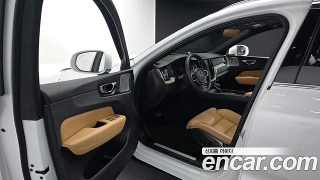 Volvo XC60 2018 thumb 10