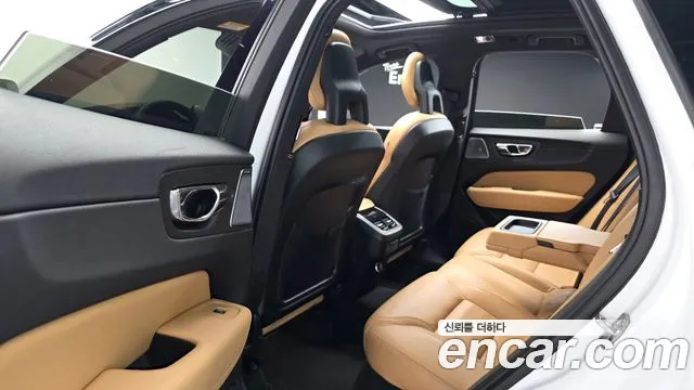 Volvo XC60 2018 thumb 6